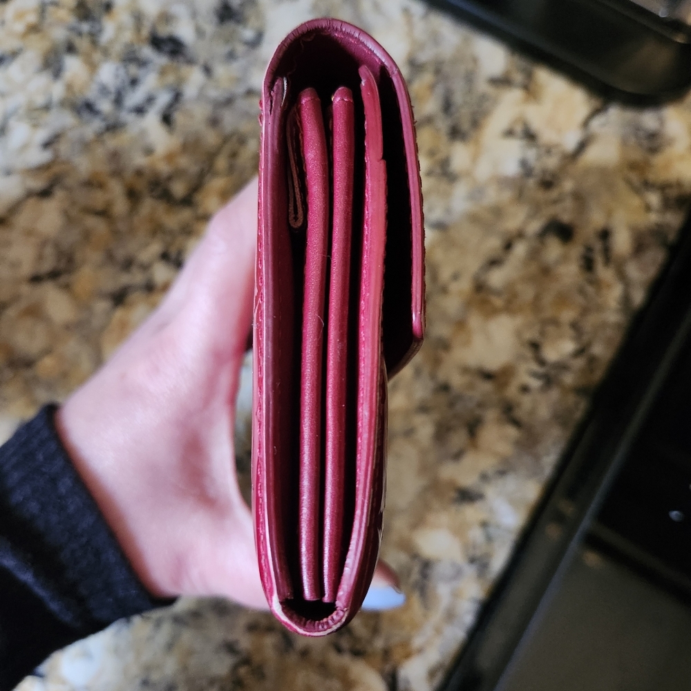 Authentic LOUIS VUITTON VERNIS RED WALLET - Picture 2 of 13
